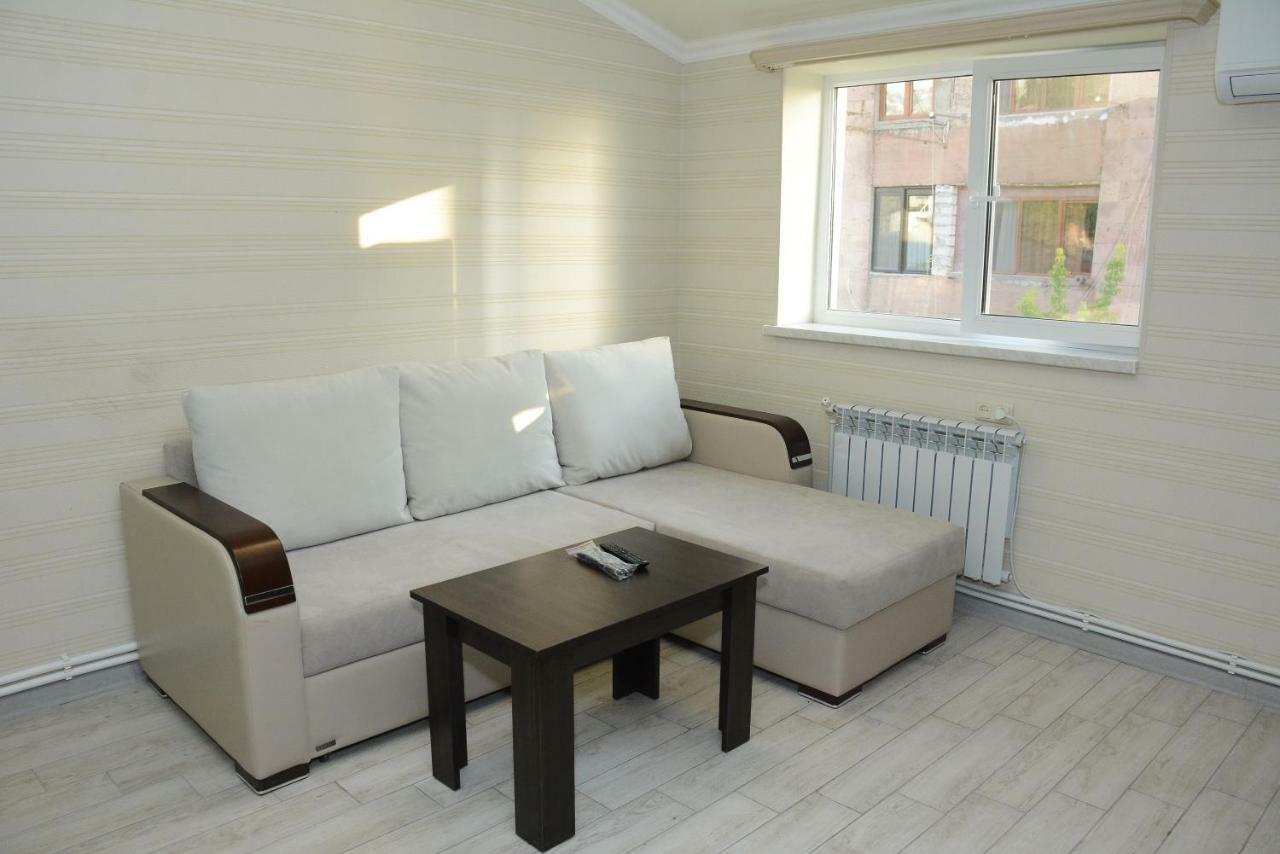 Holiday Home On Aygestan 11 Yerevan Ngoại thất bức ảnh