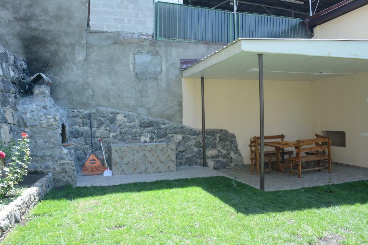Holiday Home On Aygestan 11 Yerevan Ngoại thất bức ảnh