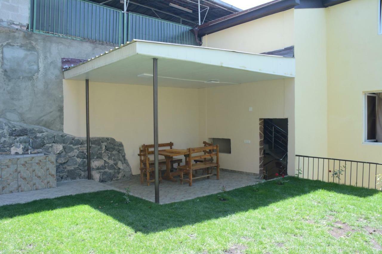 Holiday Home On Aygestan 11 Yerevan Ngoại thất bức ảnh